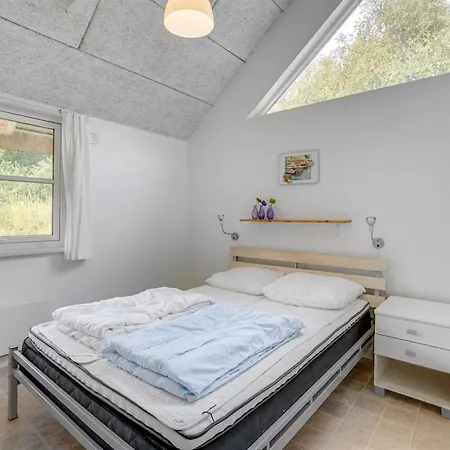 Jenna - 1-4km From The Sea By Interhome